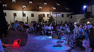 Weinstraße im Klosterbauhof